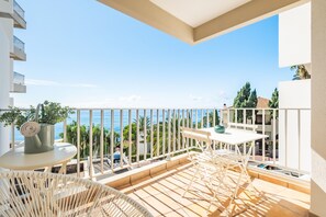 Outdoor dining - Studio Mar - by WehostMadeira (Funchal)