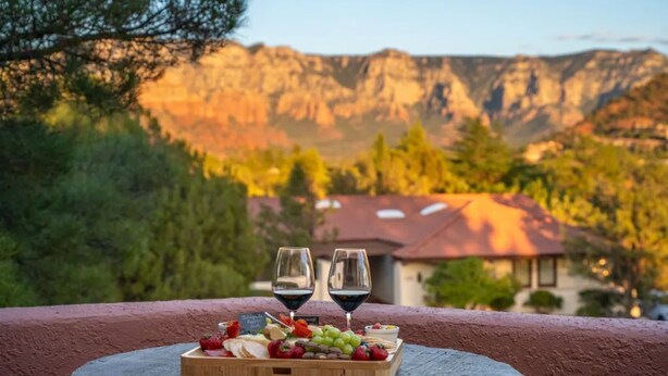 Outdoor dining - RedRockViews GreatLocation 4BR 6Beds 3.5Baths DogsWelcome Hiking BBQ HugePatio (Sedona)
