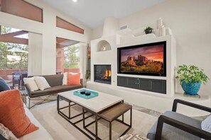 Smart-TV, peis og bøker