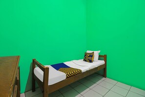 Basic Single Room | Laptop workspace, free WiFi, bed sheets