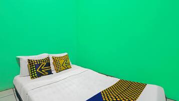 Basic Double Room | Laptop workspace, free WiFi, bed sheets