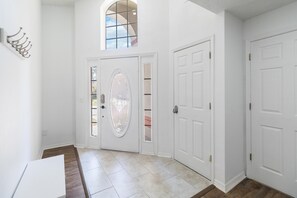 Interior - Great Community, amazing private pool, near Disney! (Davenport)