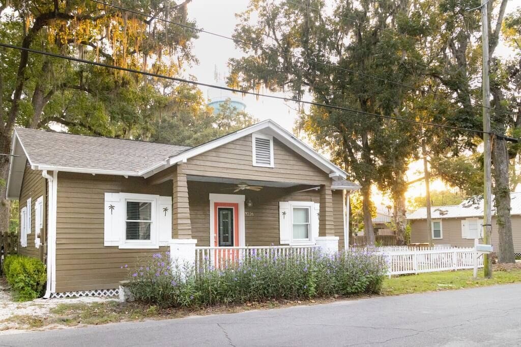 Halcyon Cottage in Thunderbolt, Ga