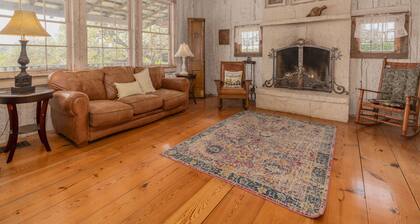 Antique log home, built in 1852 in St. Geneviève, MO