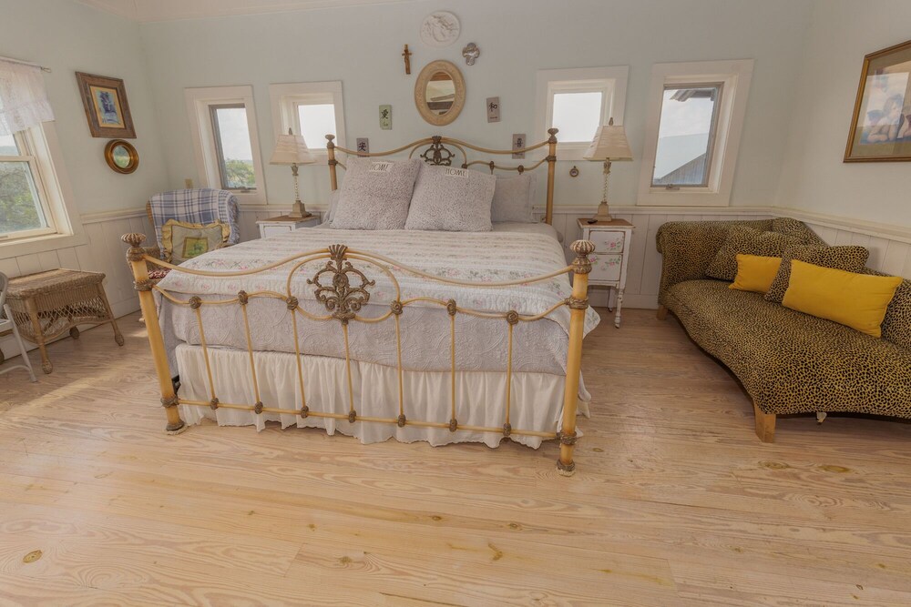 Antique log home, built in 1852 in St. Geneviève, MO Kerr County Vrbo