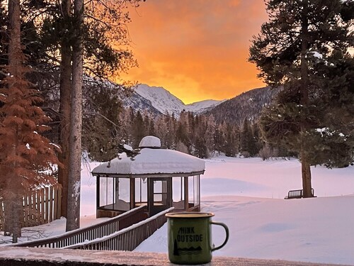 New Cabins in the Mountains, Walk to Lake, Pet Friendly, Closet to Lake Granby!