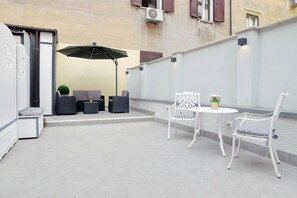 Exclusive Double or Twin Room | Terrace/patio - Roman Holiday Suites (Rome)