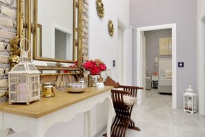 41-inch Smart TV with digital channels - Roman Holiday Suites (Rome)