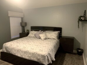 4 bedrooms, iron/ironing board, WiFi, bed sheets