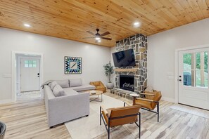 TV, fireplace