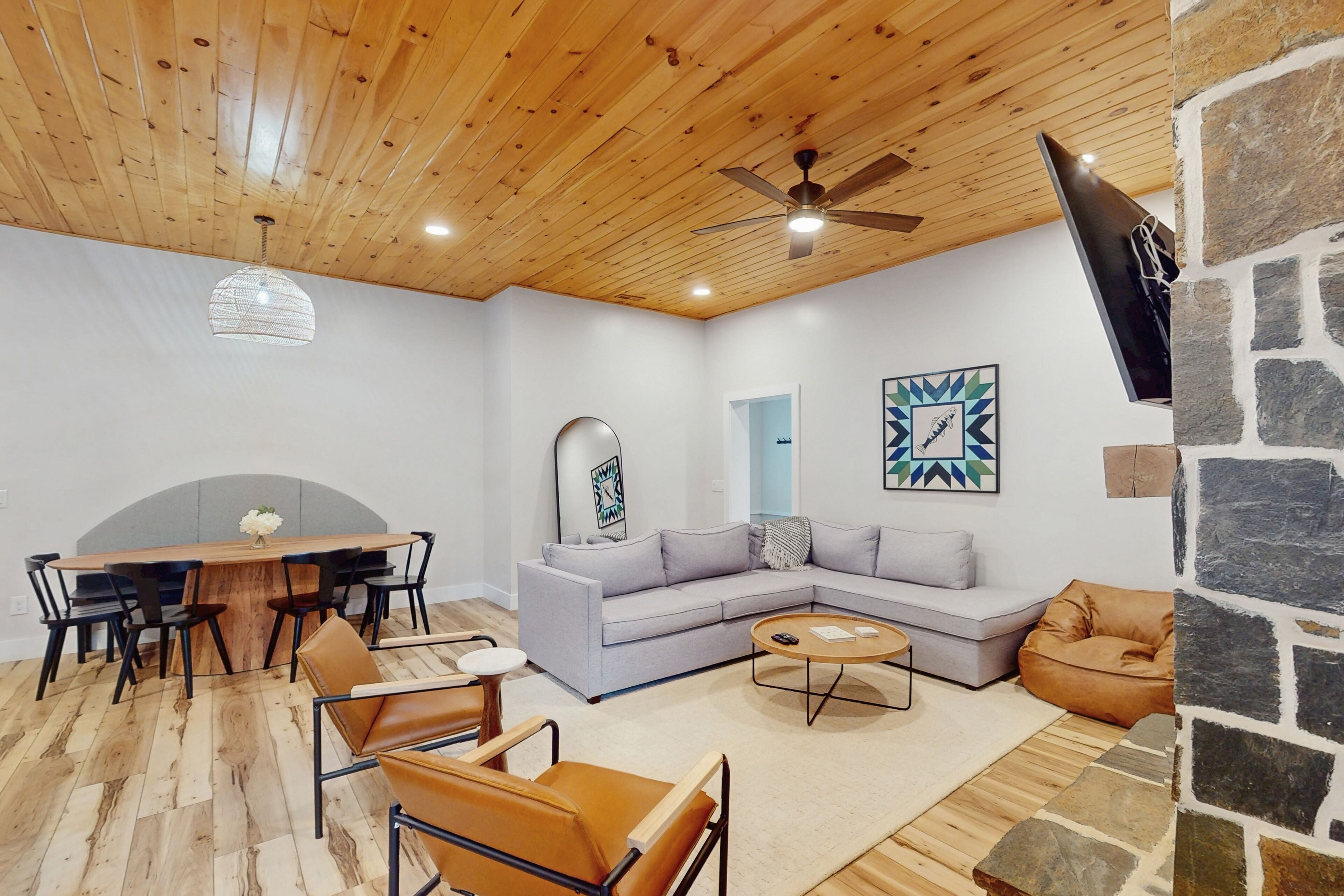 Télévision, cheminée