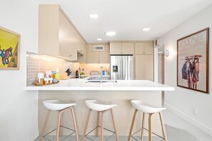 Private kitchen - Tropical Modernism @ The Royal Hawaiian in South Palm Springs (Palm Springs)