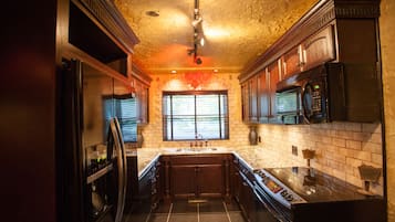 The Archaeologist's Digs | Private kitchen | Microwave, coffee/tea maker