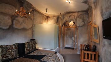 Fred's Lair | Skrifborð, vinnuaðstaða fyrir fartölvur, hljóðeinangrun