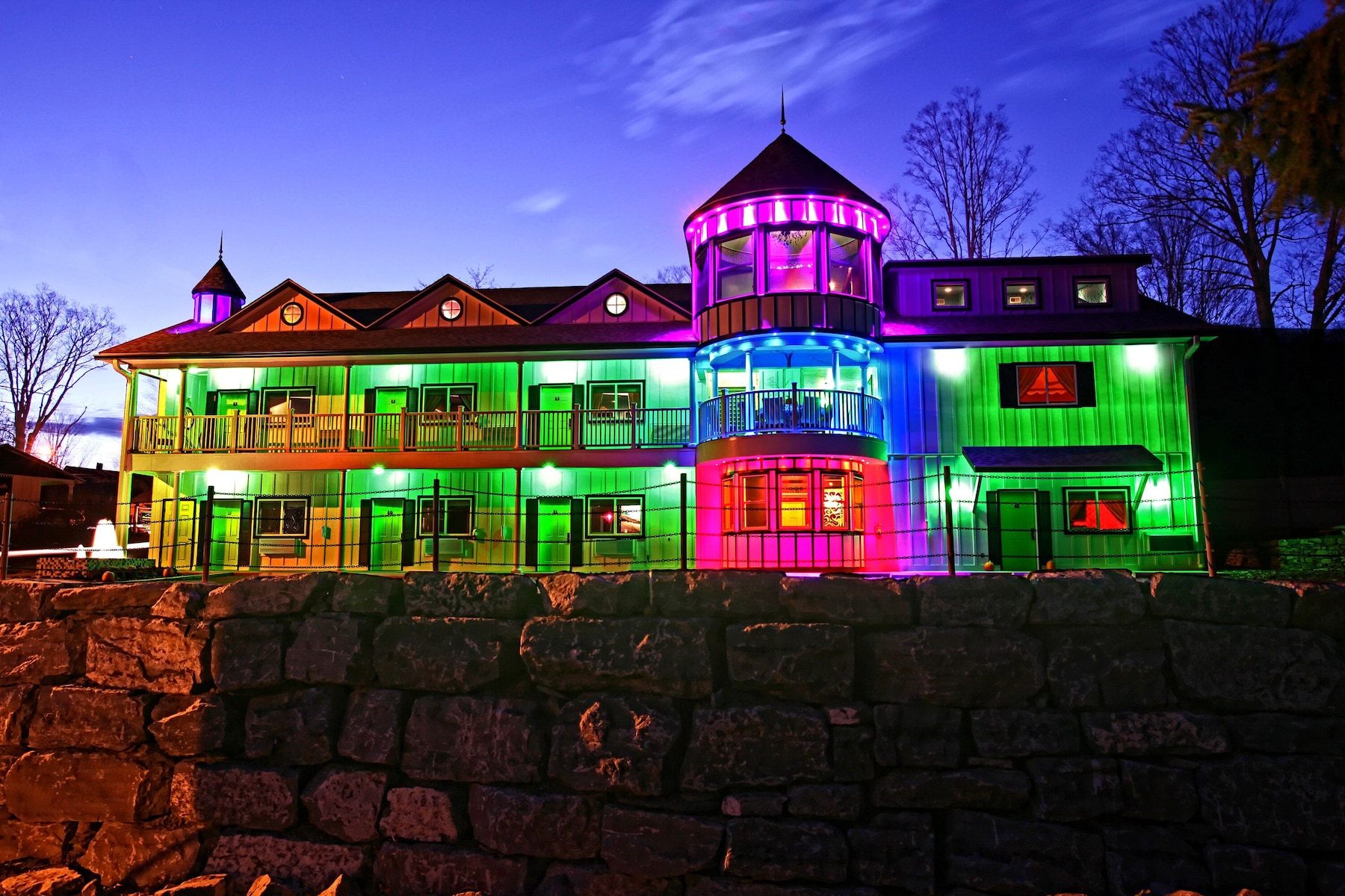 Vista frontal de la propiedad