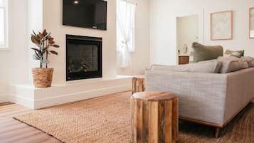 Smart TV y chimenea