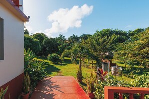 Property grounds - COASTAL ESCAPE -- 1 BR /COZY GARDEN -- BEACH 15MIN WALK (Discovery Bay)