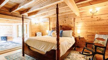 4 bedrooms, desk, iron/ironing board, travel crib