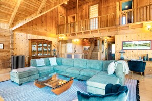 Een smart-tv en tafelvoetbal