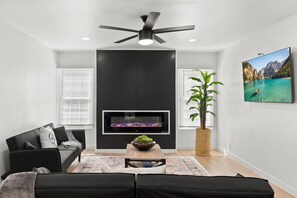Smart TV, fireplace