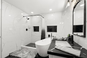 Dusche, Haartrockner, Handtücher, Seife