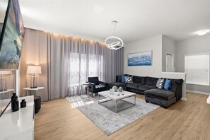 Chalet | Living area - Comfortable 5BR at Paradise Palms Resort (Kissimmee)