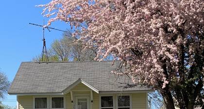 Aunt Martha’s Cottage -Pet Friendly