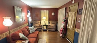Aunt Martha’s Cottage -Pet Friendly 