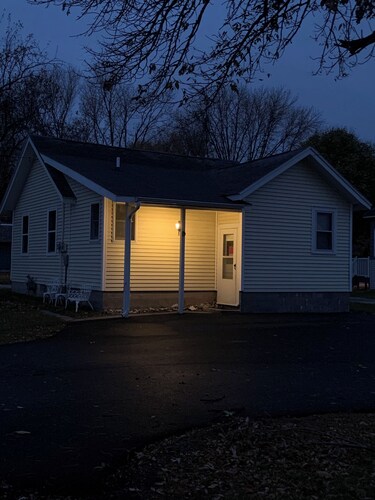 Aunt Martha’s Cottage -Pet Friendly 