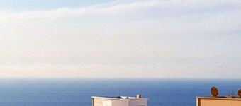Nice, Clean & Close to Beaches and City Center