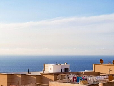 Nice, Clean & Close to Beaches and City Center