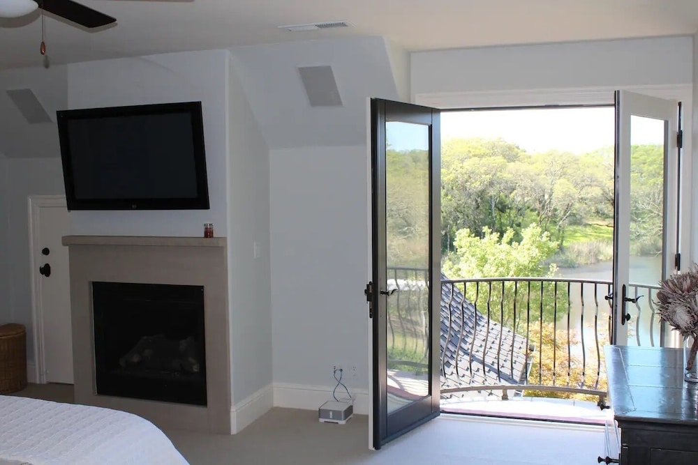 Luxury Sonoma County wine country retreat just 10 minutes from