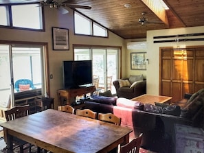 Smart TV, fireplace, ping pong, books