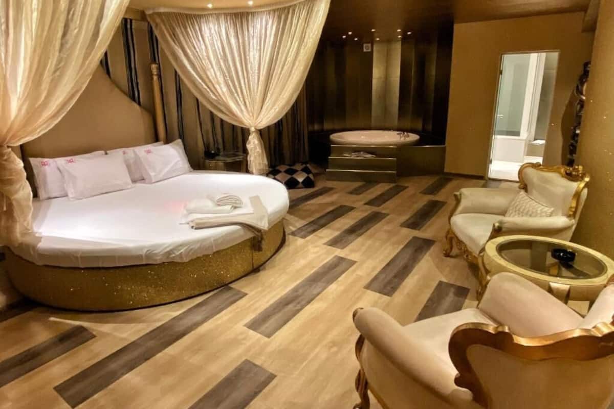 Luxury Suite, Hot Tub | 1 bedroom, blackout drapes, soundproofing, iron/ironing board