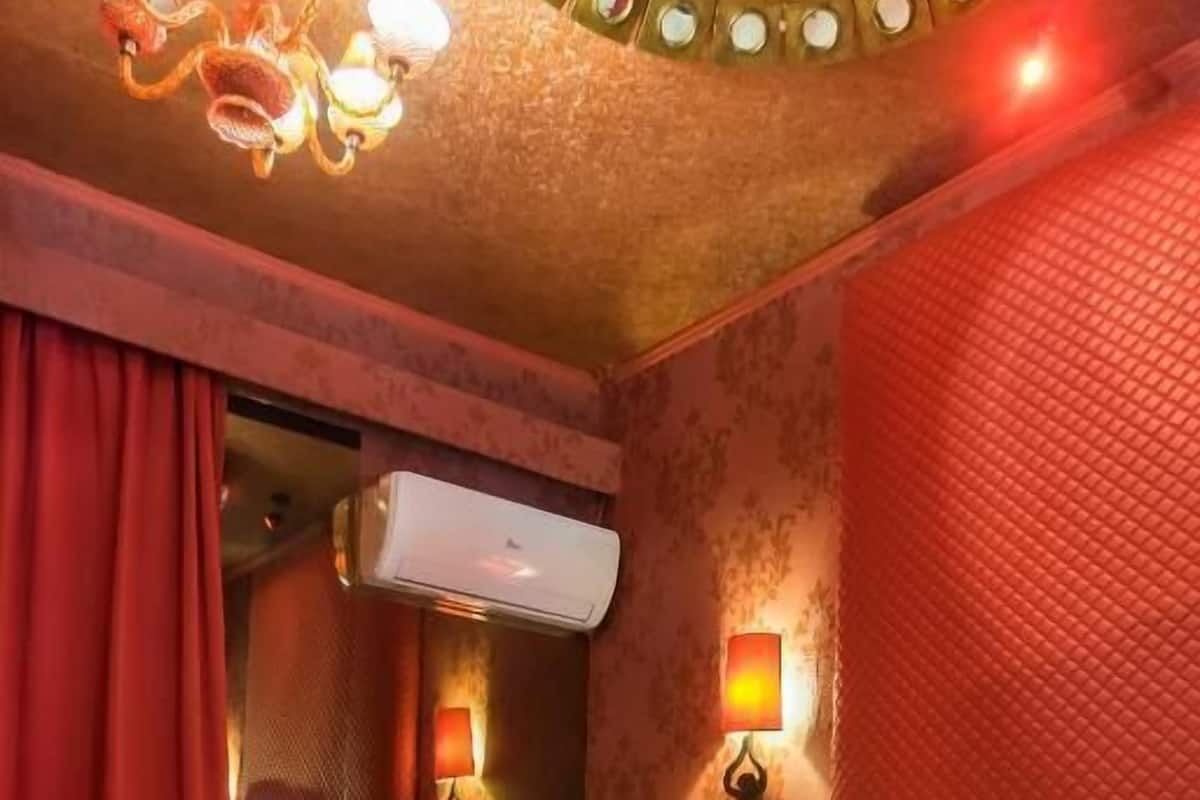 Superior Double Room, 1 Double Bed | 1 bedroom, blackout drapes, soundproofing, iron/ironing board