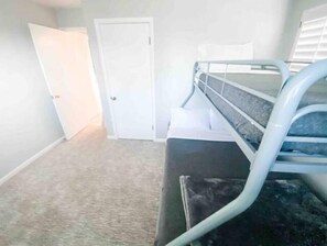 5 dormitorios, tabla de planchar con plancha, wifi y ropa de cama