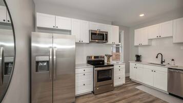 Rumah, Beberapa Tempat Tidur, dapur | Dapur pribadi | Lemari es, microwave, oven, dan kompor