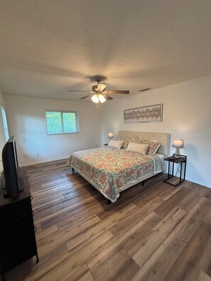 3 bedrooms, iron/ironing board, WiFi, bed sheets