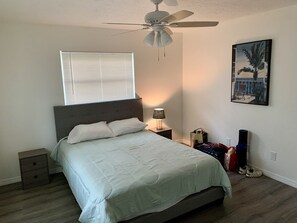 3 chambres, fer et planche à repasser, Wi-Fi, draps fournis