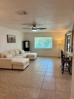 Smart TV - Beautiful 3bedroom 2bath home in Venice Florida (Venice)