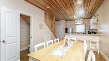 House, Multiple Beds, Patio (Tropic Like It's Hot) | Dining