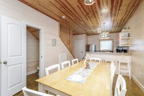 House, Multiple Beds, Patio (Tropic Like It's Hot) | Dining