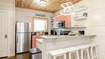 House, Multiple Beds, Patio (Tropic Like It's Hot) | Private kitchen