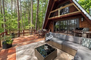 Outdoor dining - Veaux Pines · LakeFront Aframe*HotTub*Kayaks*FirePit (Indian River)