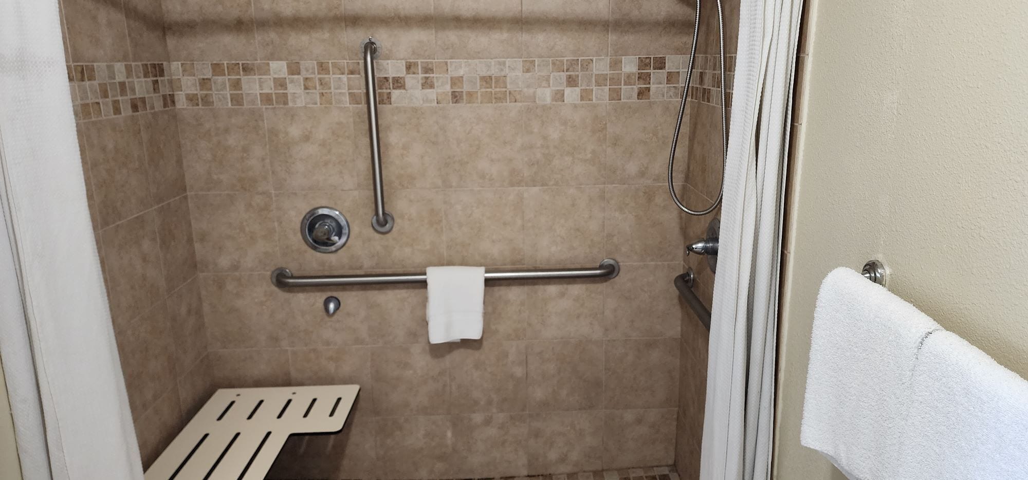 economy room | bathroom