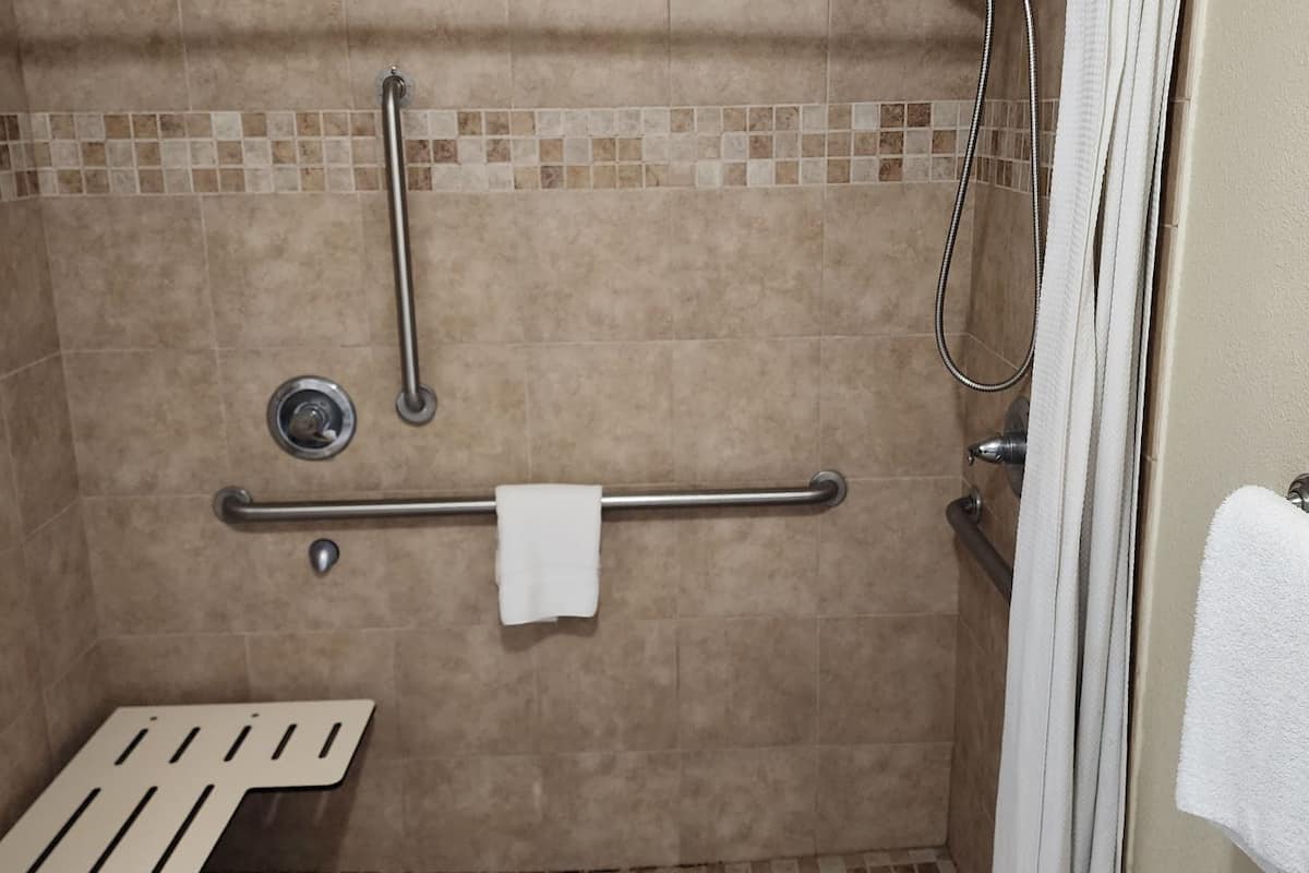 economy room | bathroom