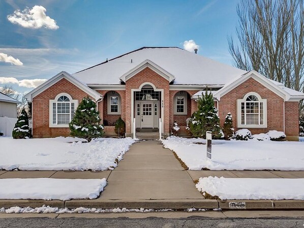 Exterior - Huge Modern 3BR Private Basement Near Lagoon & SLC (Fruit Heights)