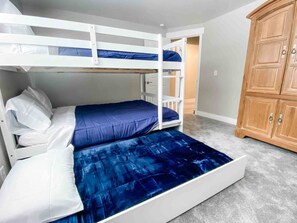 3 bedrooms, iron/ironing board, WiFi, bed sheets - Huge Modern 3BR Private Basement Near Lagoon & SLC (Fruit Heights)