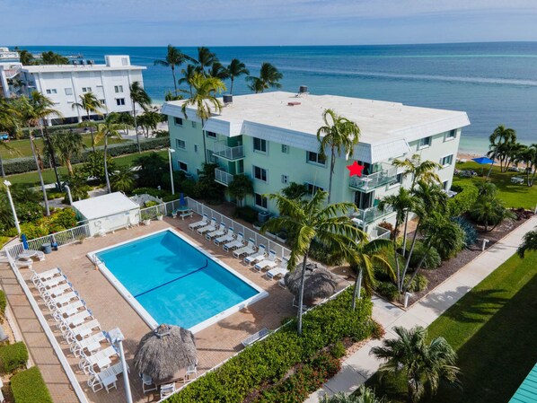 حمّام سباحة مُدفَّأ