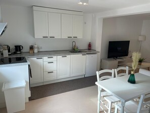 Kühlschrank, Ofen, Herdplatte, Geschirrspüler